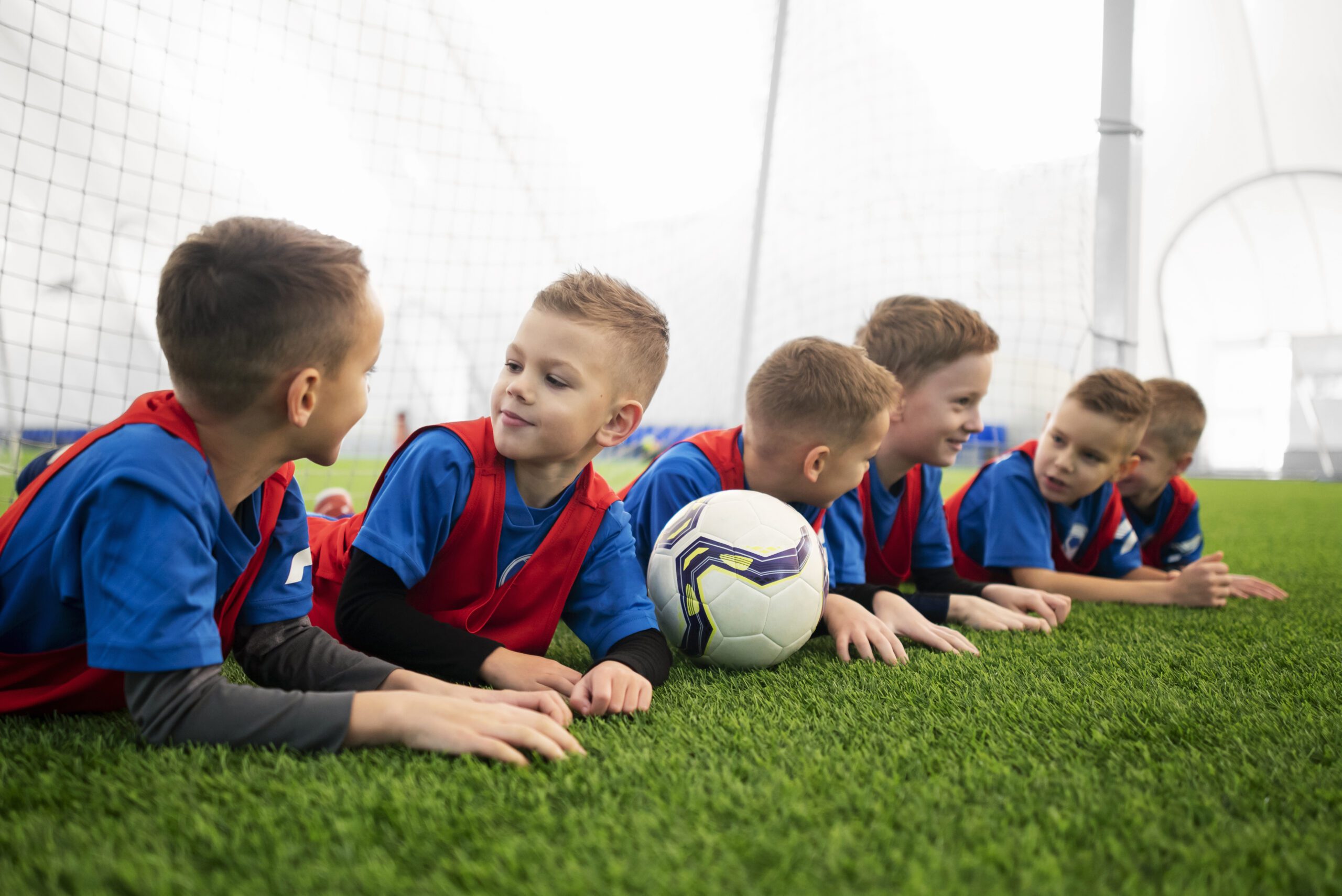 medium-shot-kids-laying-grass medium-shot-kids-laying-grass
